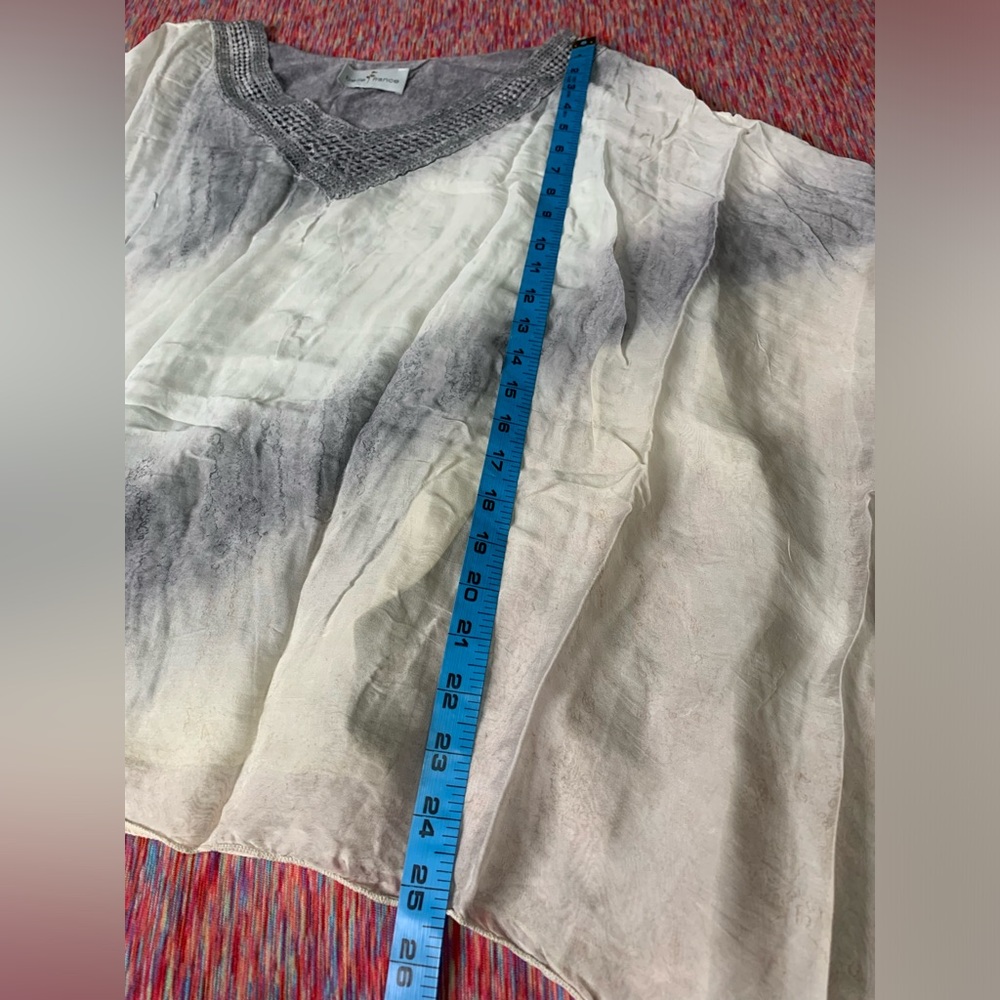 Elegant Gray and White Women's Top - Picture 10 of 15